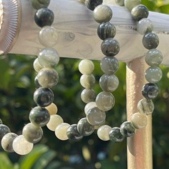 8mm Green Quartz Chakra Stretch Bracelet - Picture 3 of 4